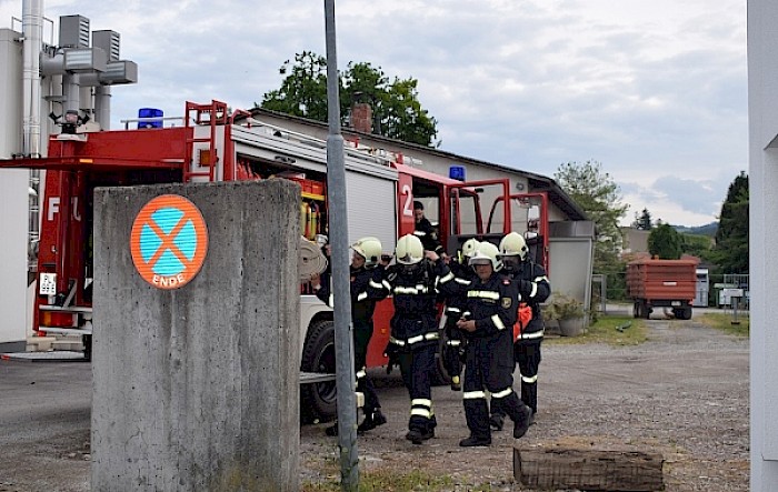 Fahrzeugbrand in Tiefgarage