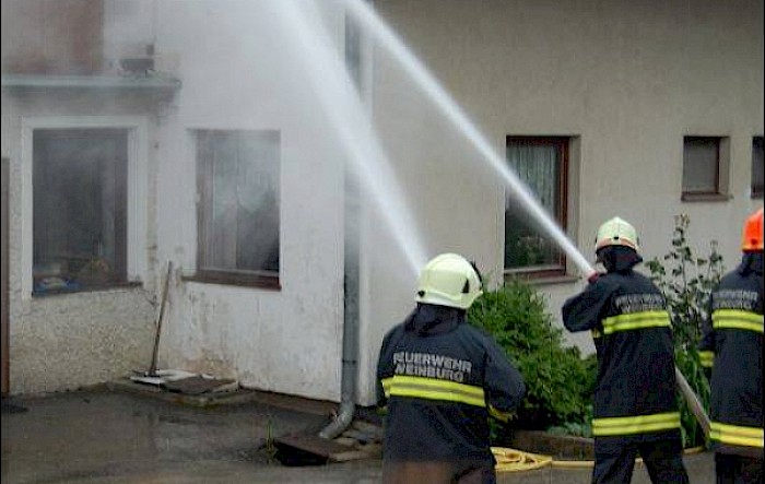 Brand eines entlegenen Bauernhofs