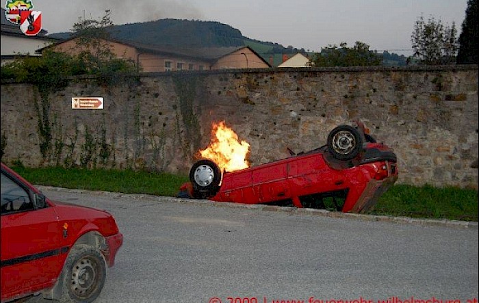 Verkehrsunfall mit PKW-Brand