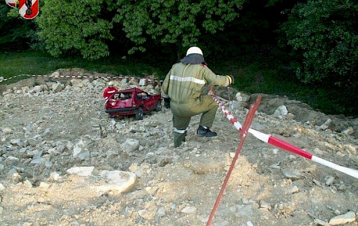 Schwerer Verkehrsunfall mit mehreren eingeklemmten Personen Göblasbruck