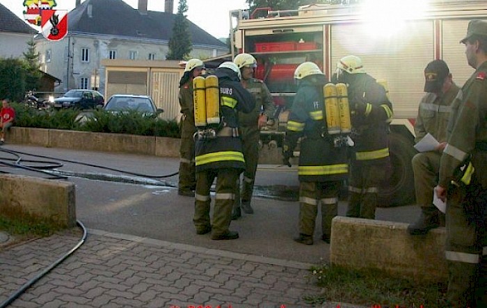 Dachbodenbrand mit Menschenrettung Hammergasse