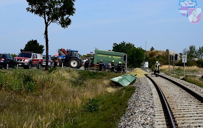 Traktor gegen Zug