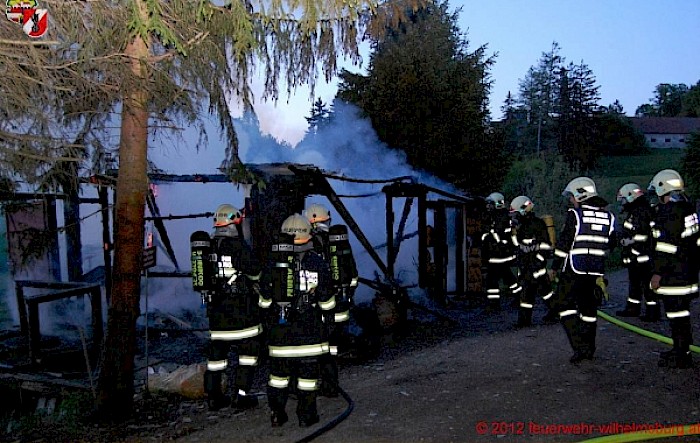 Brand einer Holzhütte