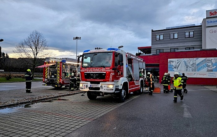 Atemschutzübung bei der Firma Schmied & Fellmann im Burgerfeld