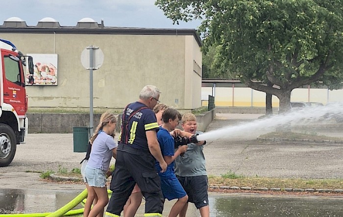 Kinder bei der Feuerwehr